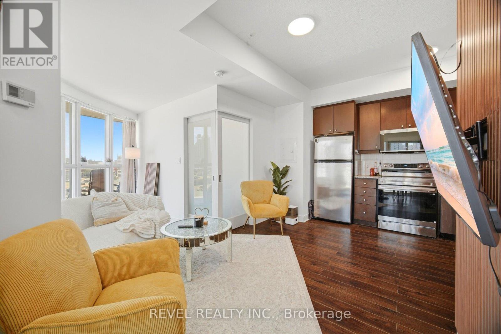 #707 50 ABSOLUTE AVENUE - 18