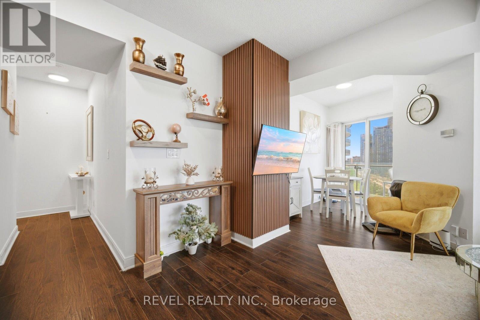#707 50 ABSOLUTE AVENUE - 19