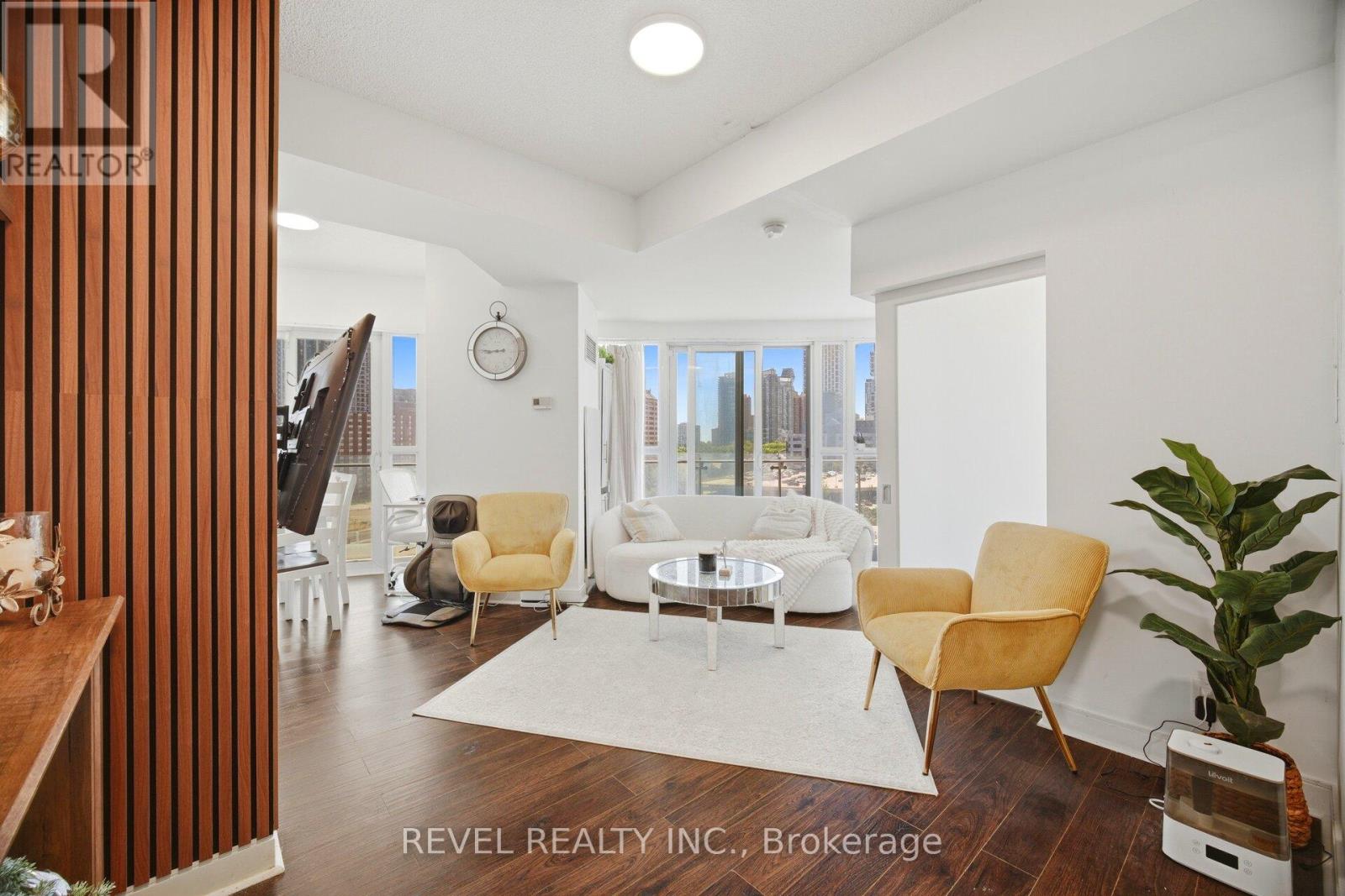 #707 50 ABSOLUTE AVENUE - 21