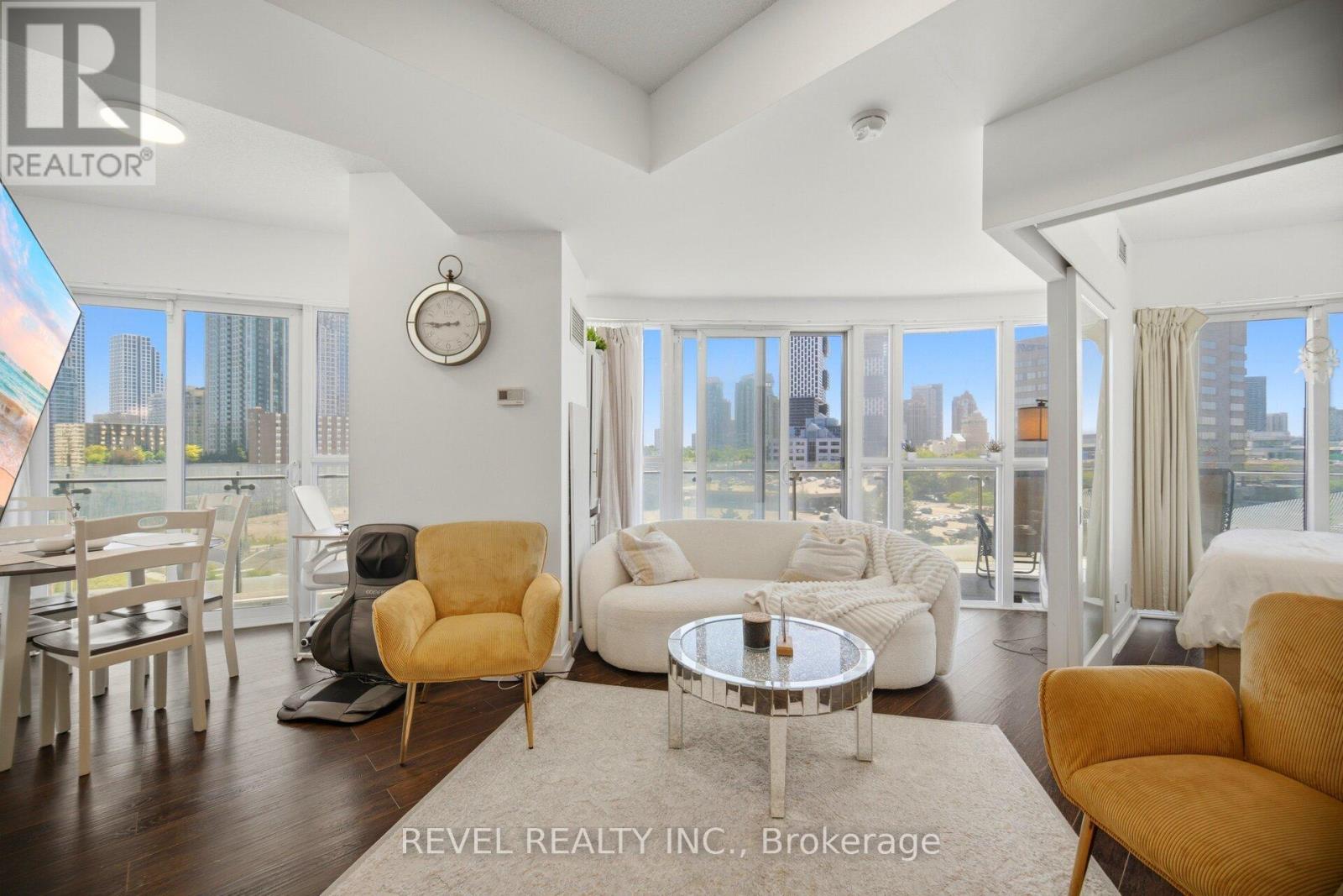 #707 50 ABSOLUTE AVENUE - 24