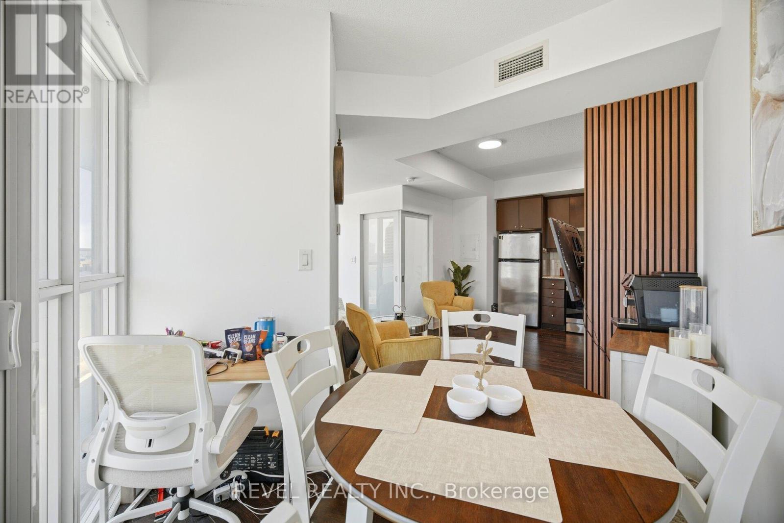 #707 50 ABSOLUTE AVENUE - 25