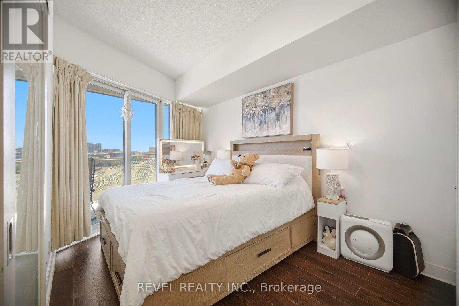 #707 50 ABSOLUTE AVENUE - 26