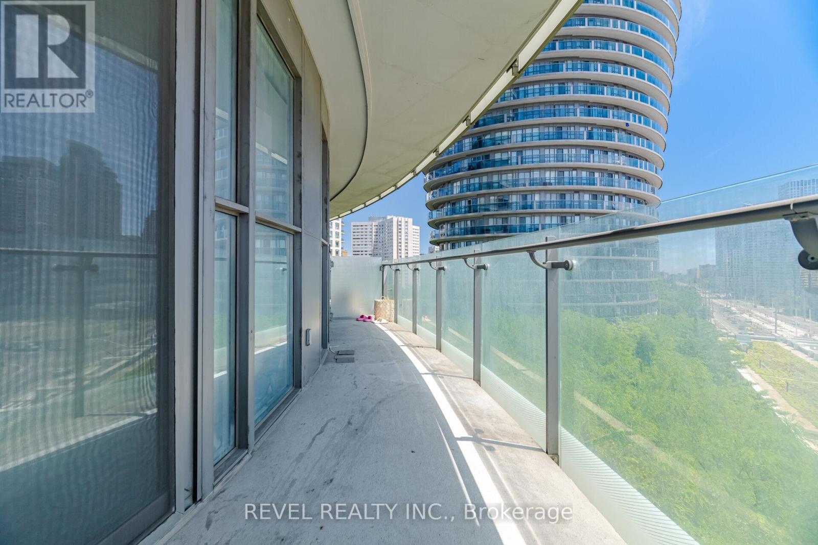 #707 50 ABSOLUTE AVENUE - 30