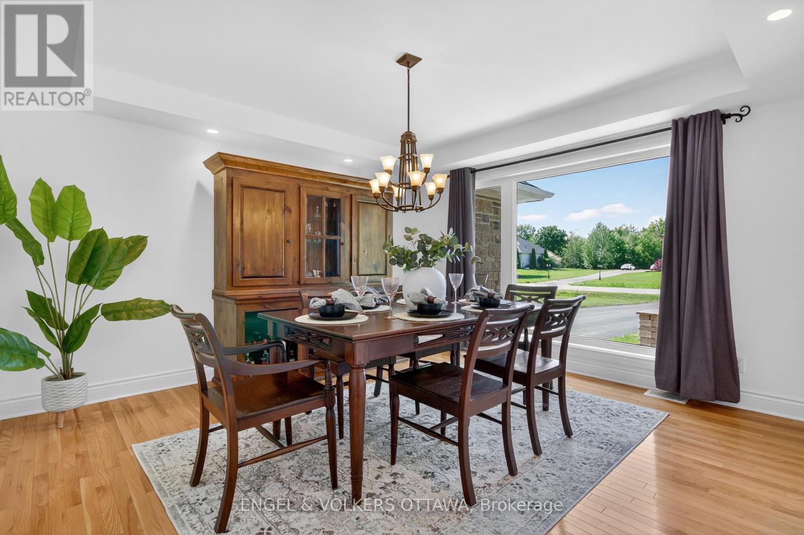 528 TULLAMORE STREET — photo 10 of 35