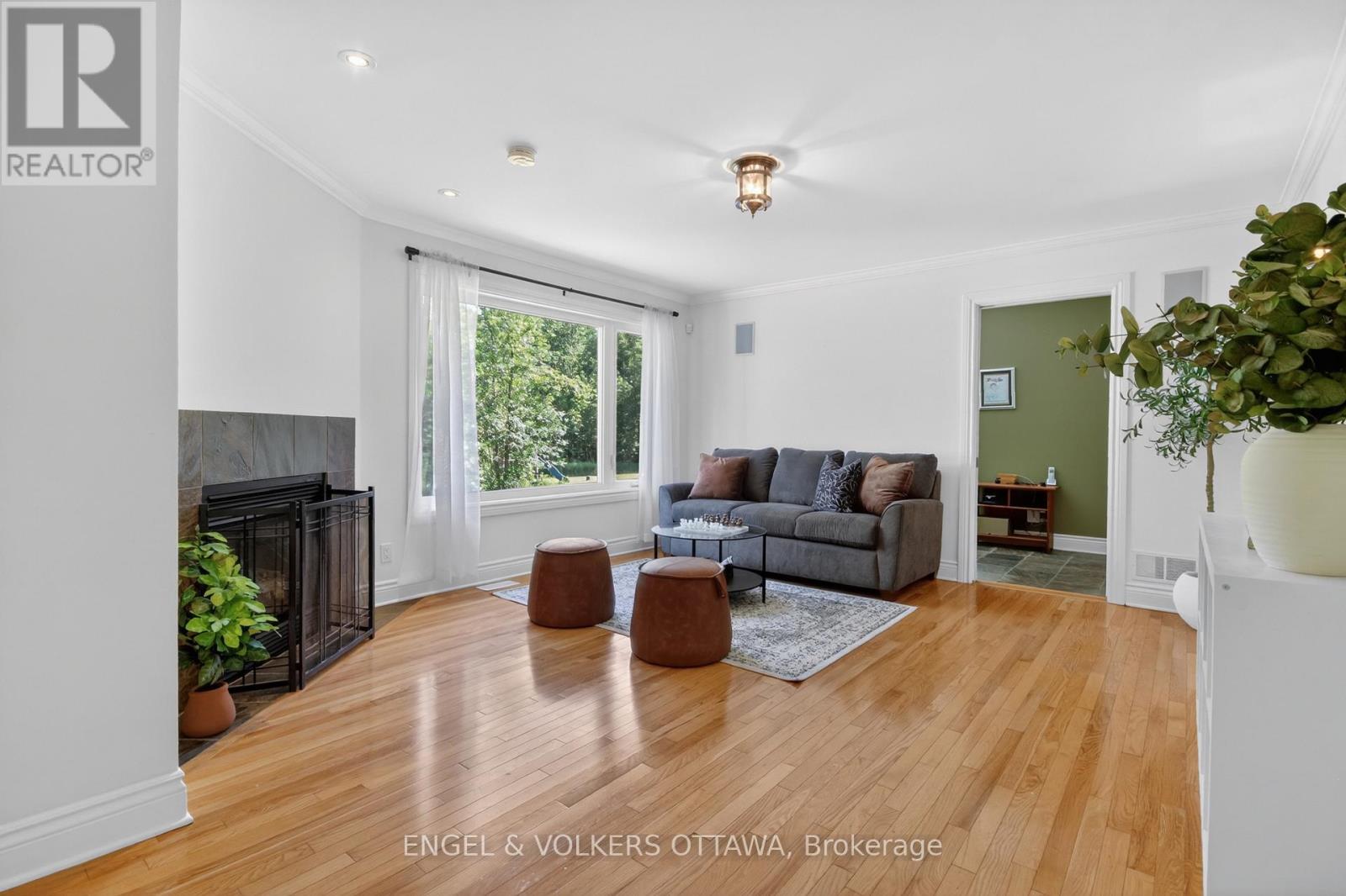 528 TULLAMORE STREET — photo 11 of 35