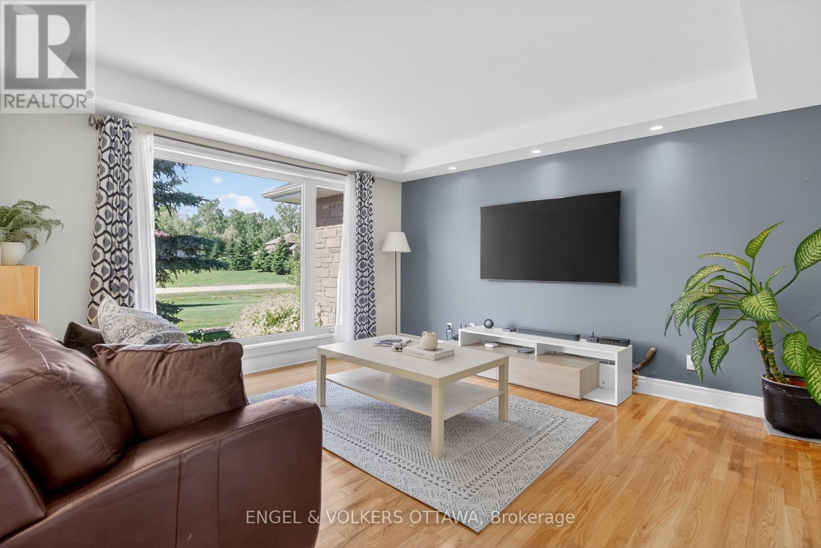 528 TULLAMORE STREET — photo 15 of 35