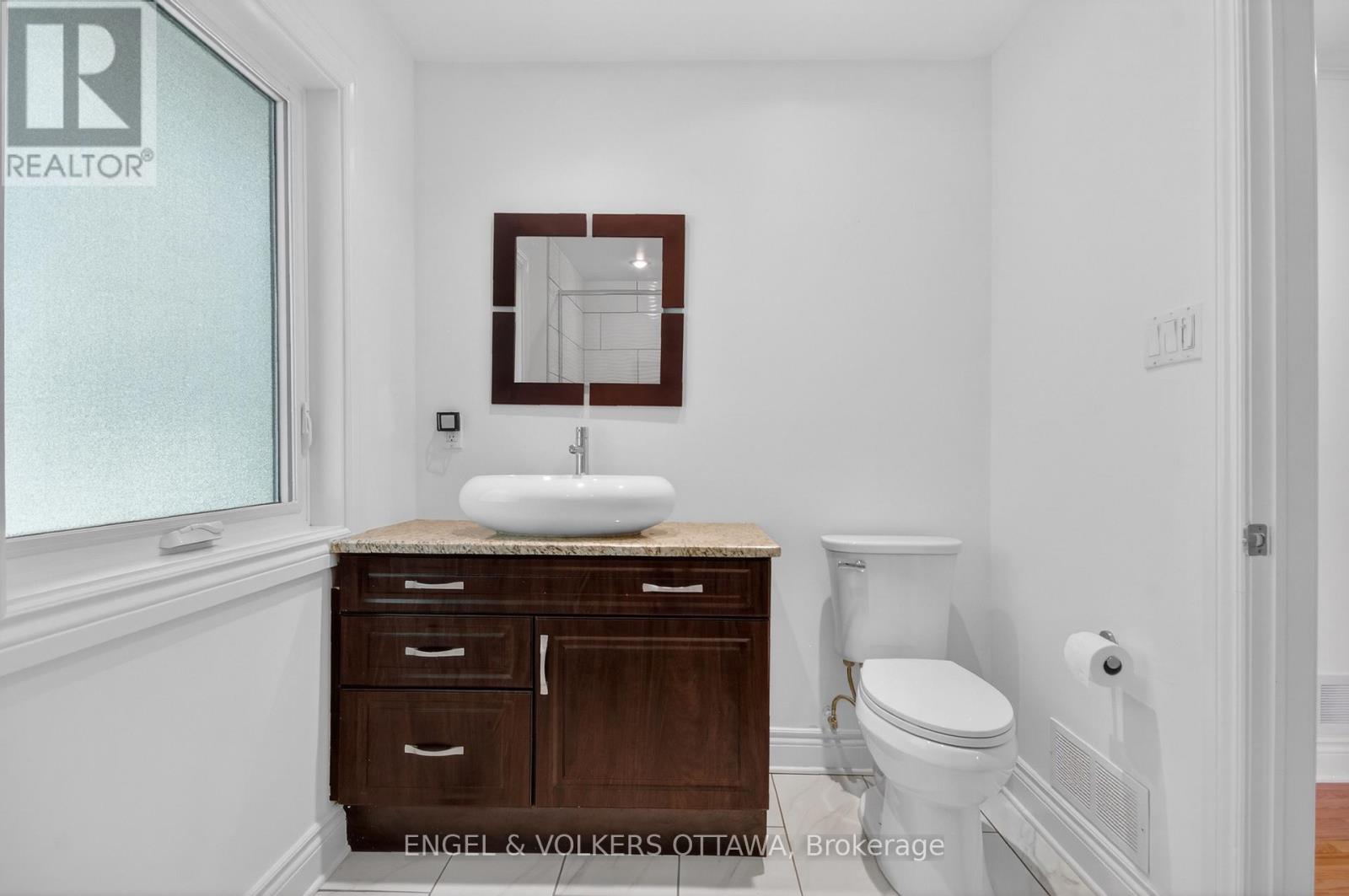 528 TULLAMORE STREET — photo 24 of 35
