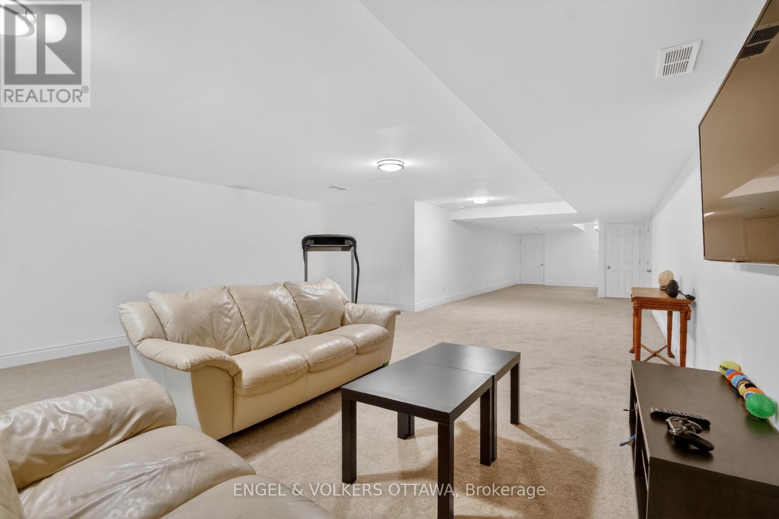 528 TULLAMORE STREET — photo 29 of 35
