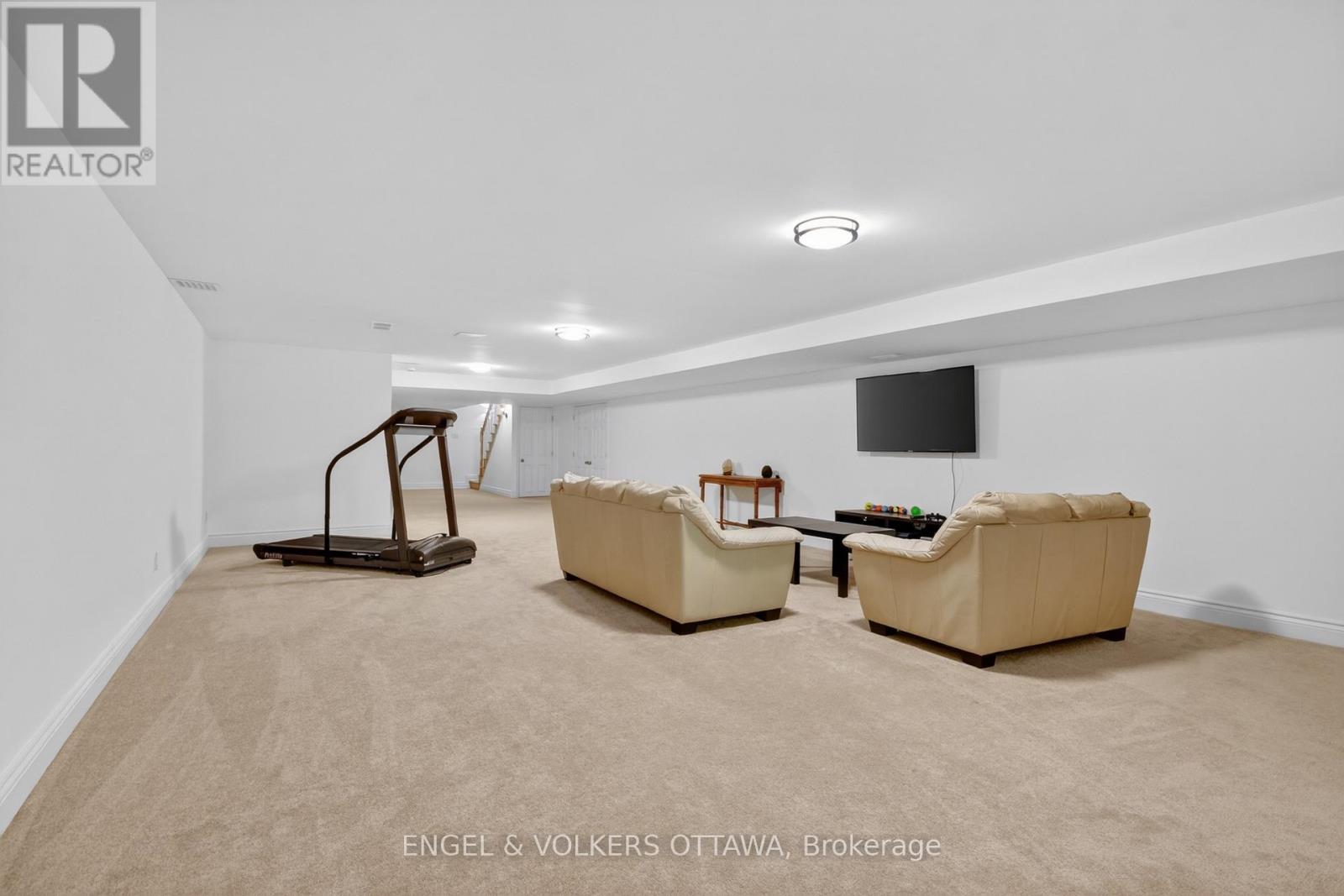 528 TULLAMORE STREET — photo 30 of 35
