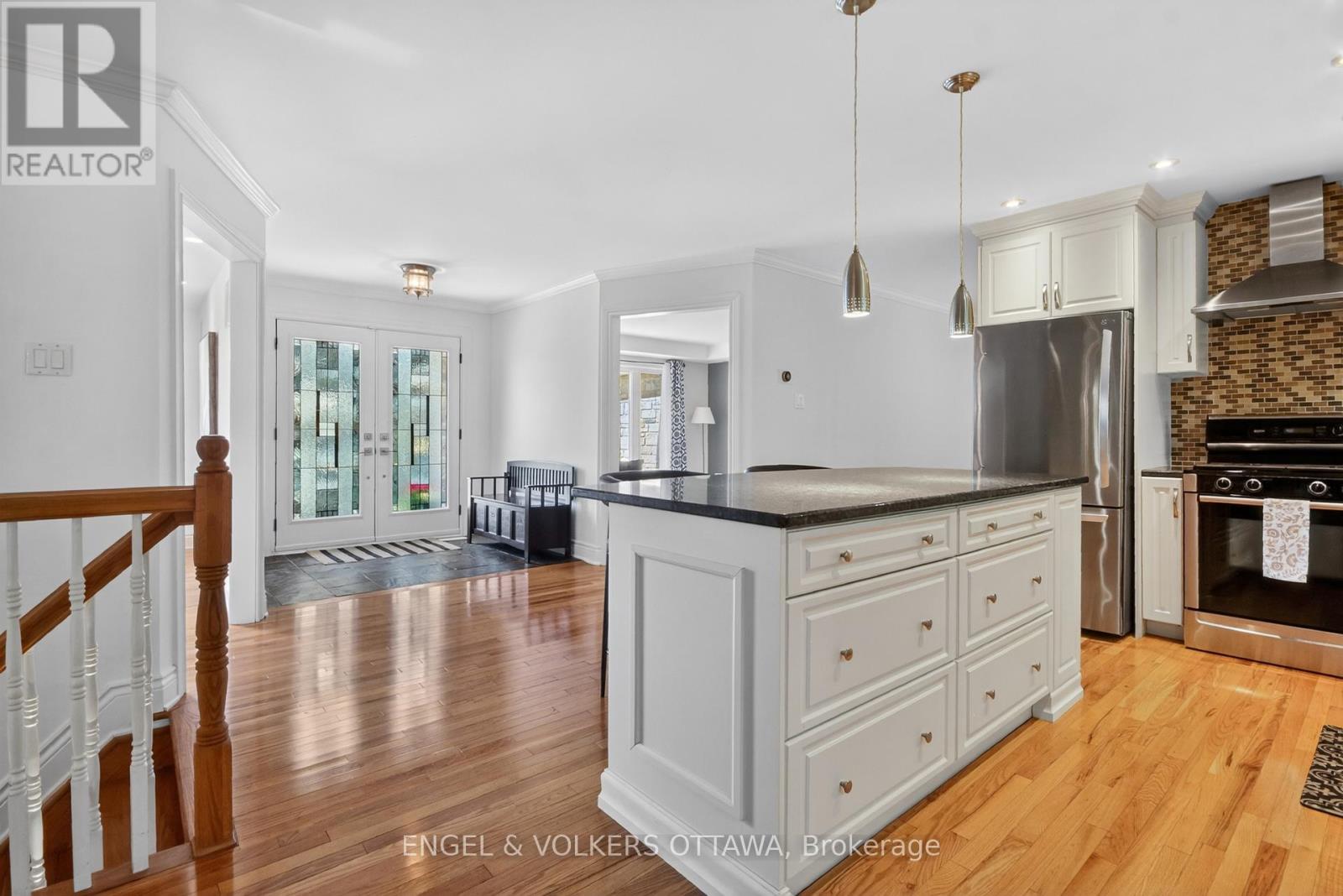 528 TULLAMORE STREET — photo 8 of 35