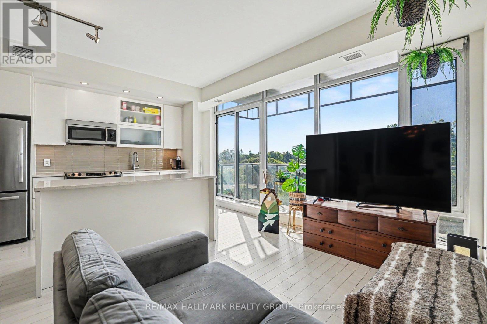 #504 98 RICHMOND ROAD - 11