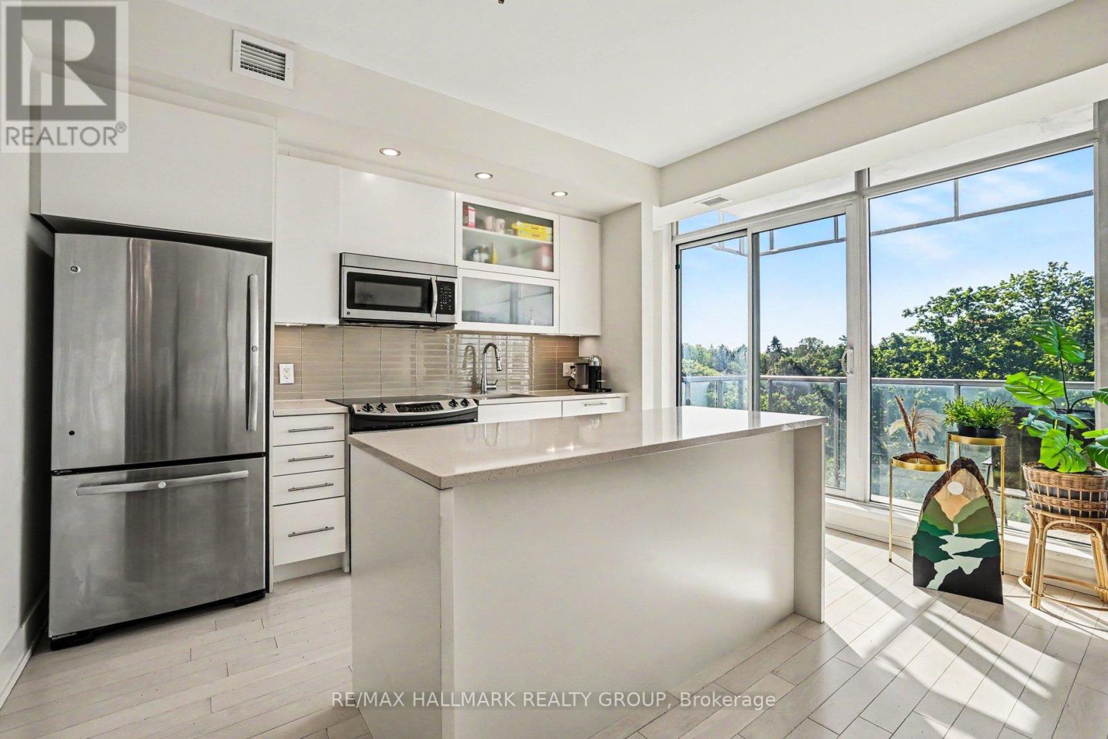 #504 98 RICHMOND ROAD - 12