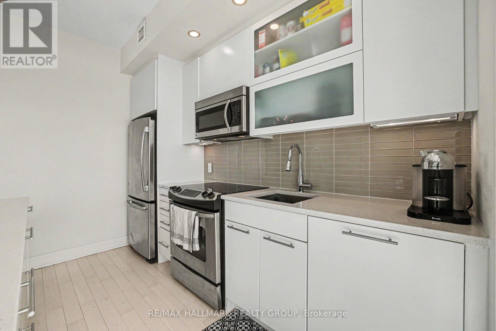 #504 98 RICHMOND ROAD - 13
