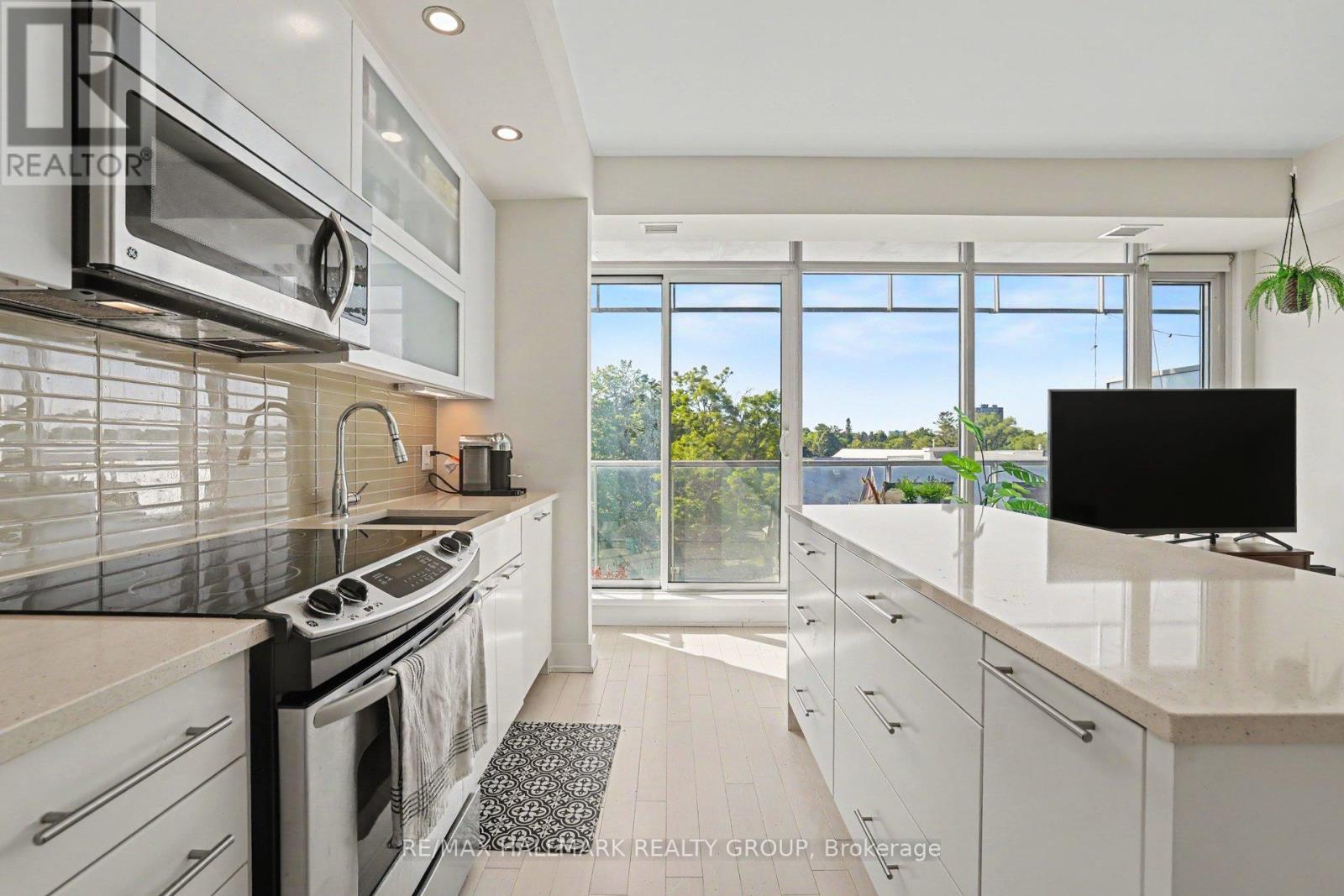 #504 98 RICHMOND ROAD - 14