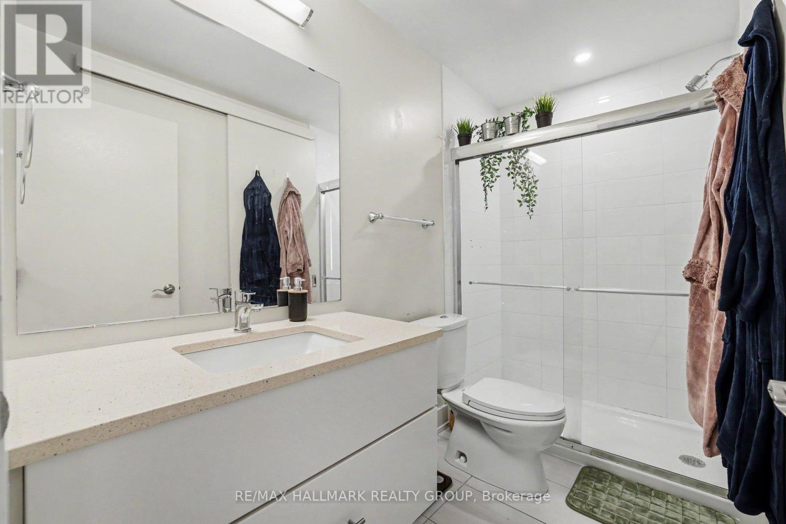 #504 98 RICHMOND ROAD - 17