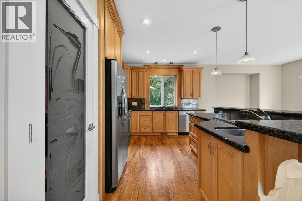 2470 24 Avenue NE - 21