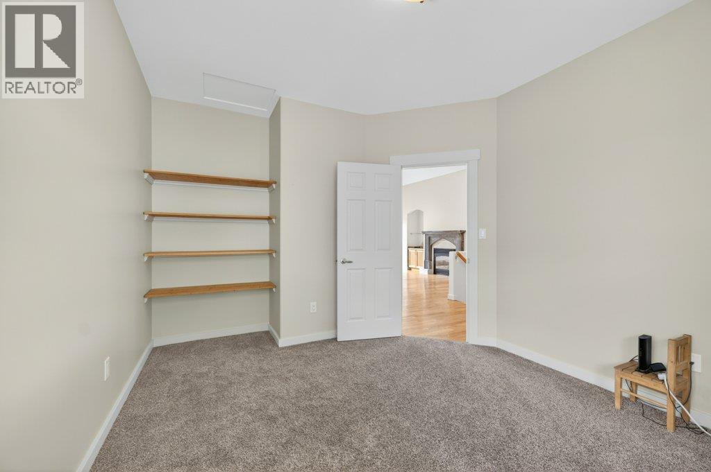 2470 24 Avenue NE - 37