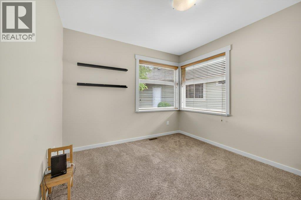 2470 24 Avenue NE - 36