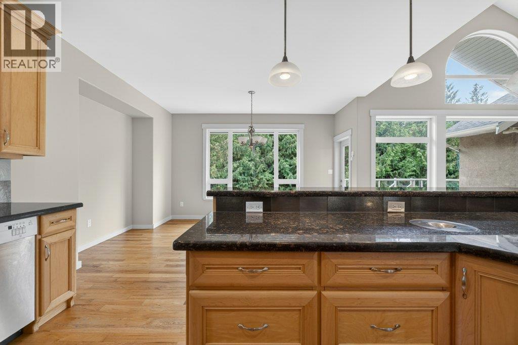 2470 24 Avenue NE - 30