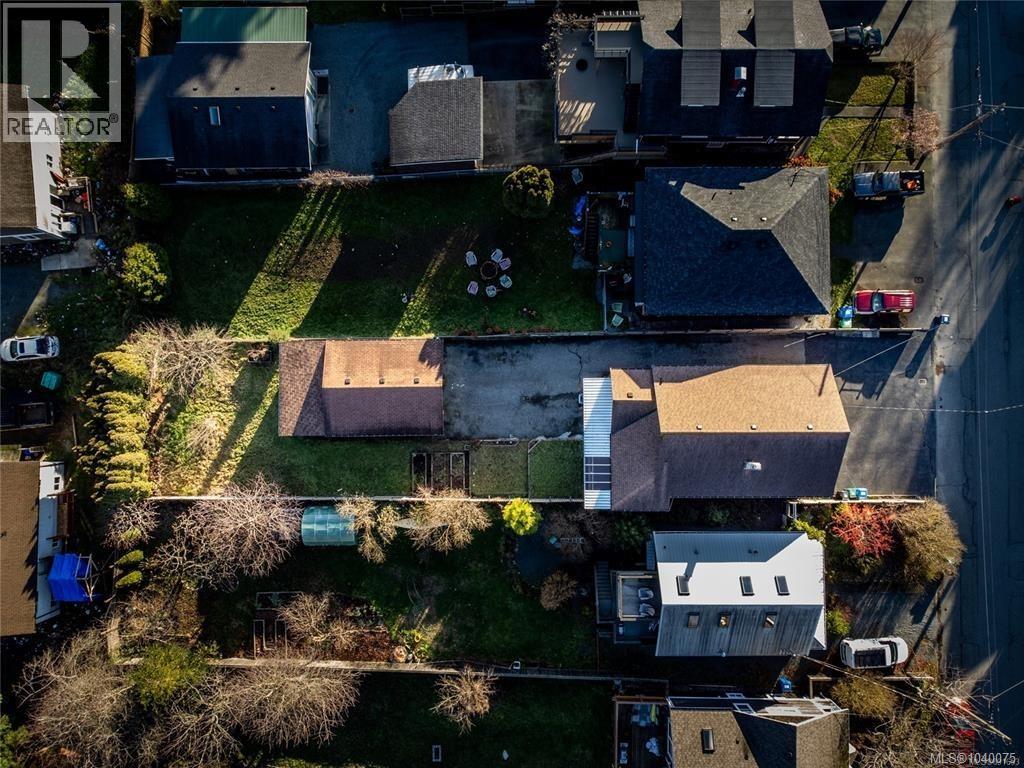 18 Gillespie St S - 16
