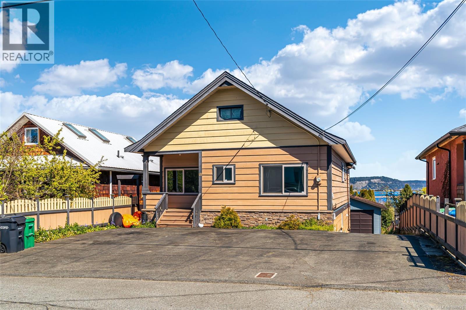 18 Gillespie St S - 3
