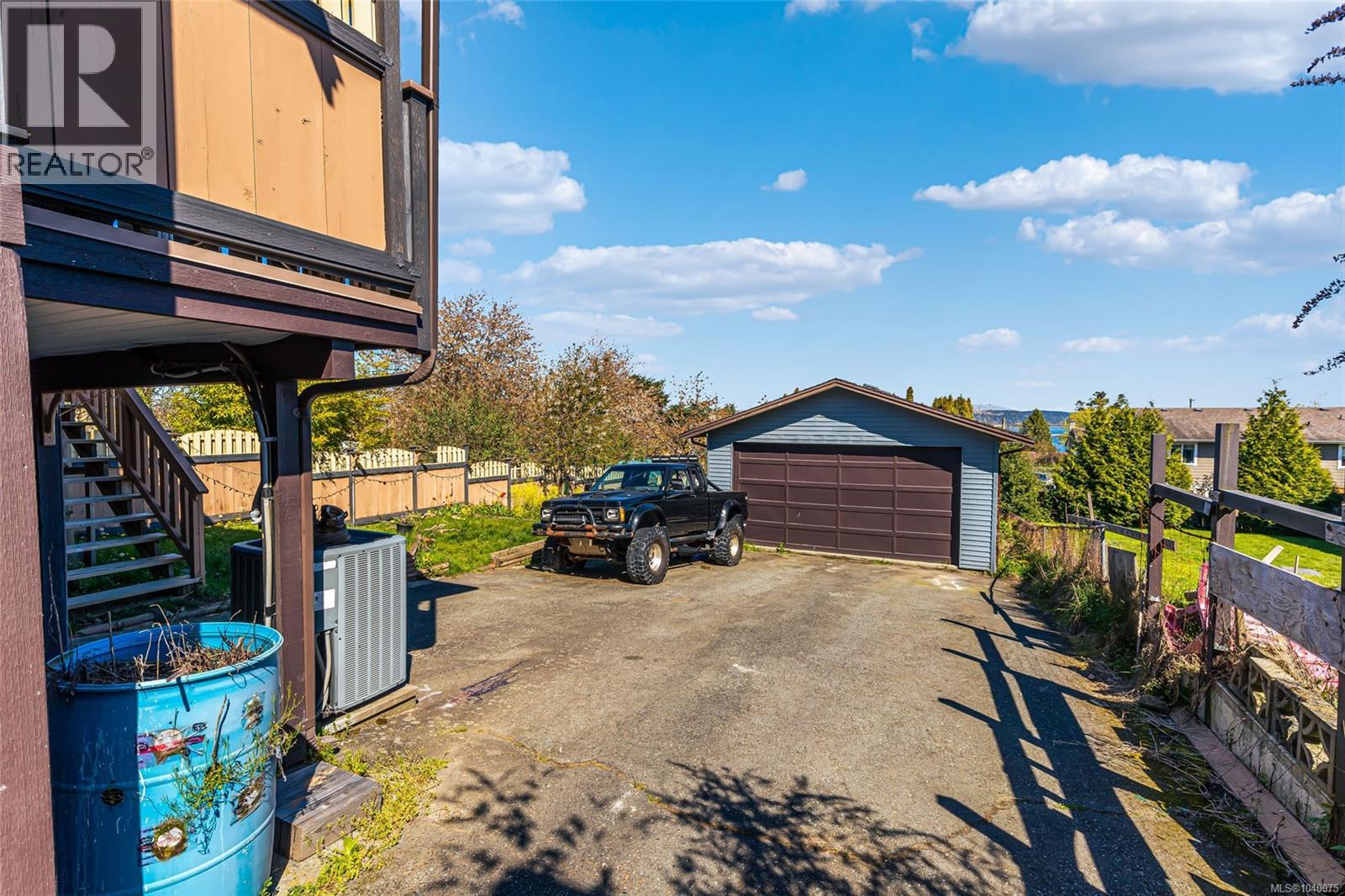 18 Gillespie St S - 6