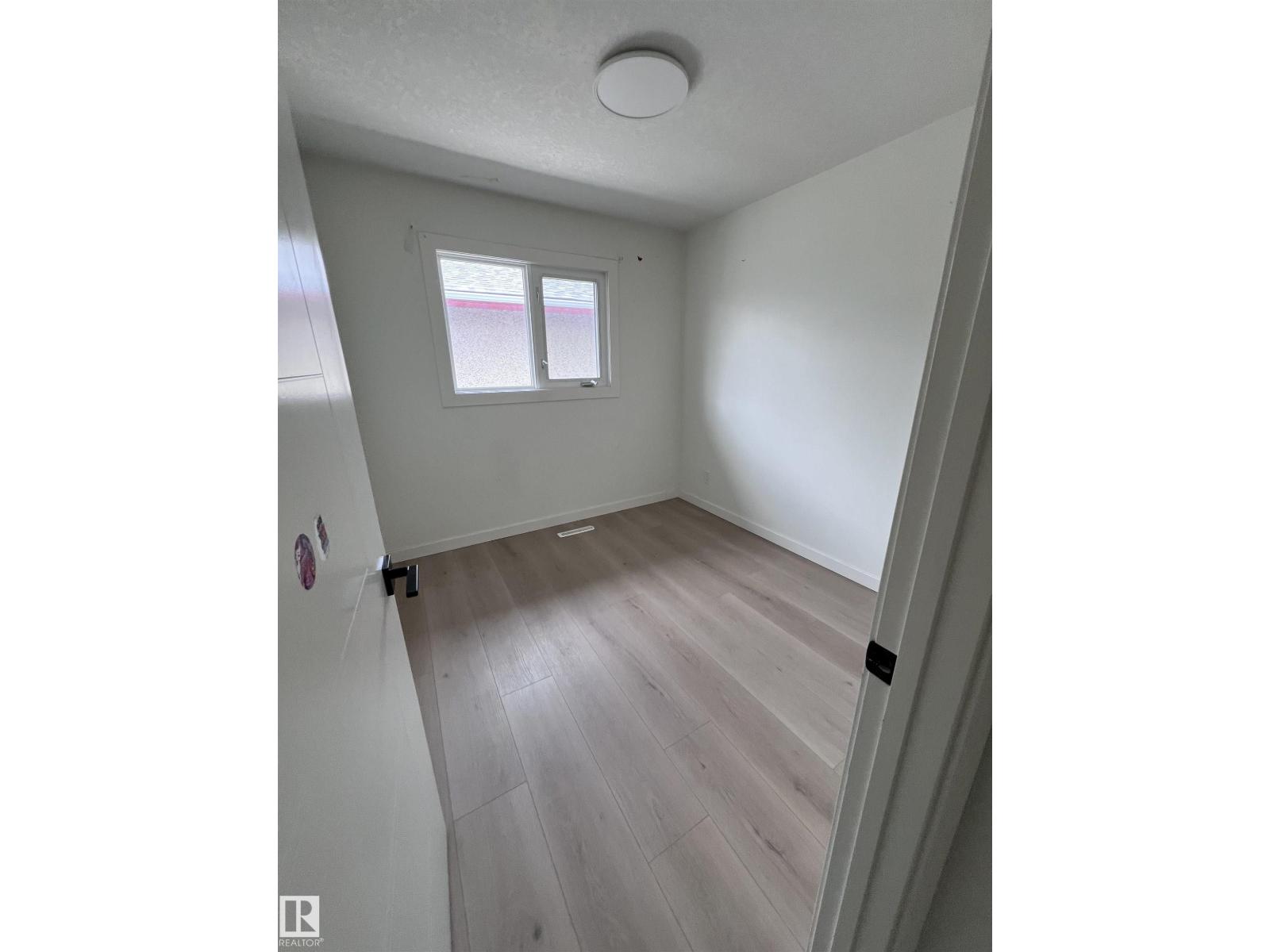 11911 133 AV NW — photo 10