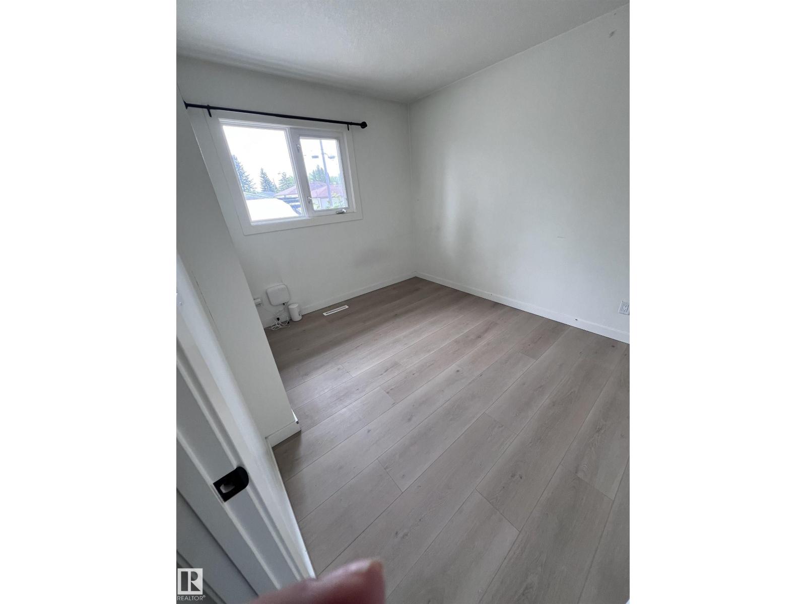 11911 133 AV NW — photo 13