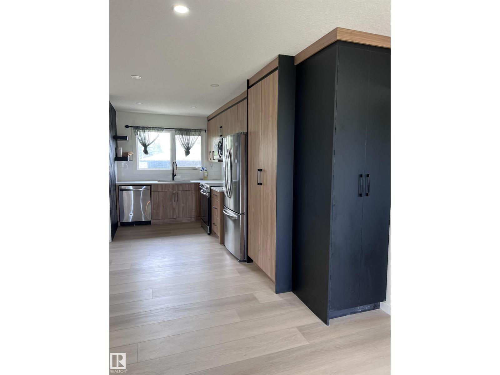 11911 133 AV NW - photo 2