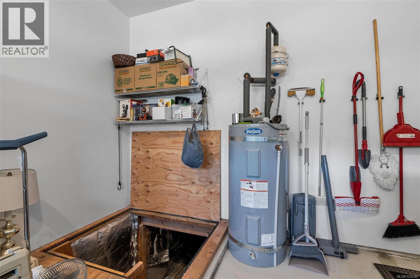 2410 Fern Way - 26