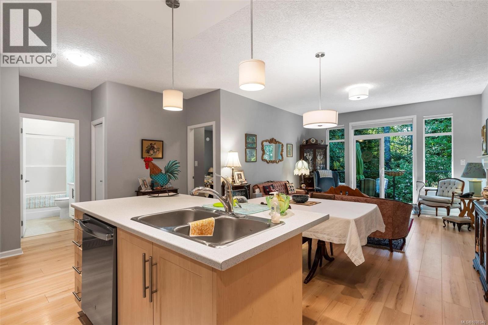 2410 Fern Way - 16