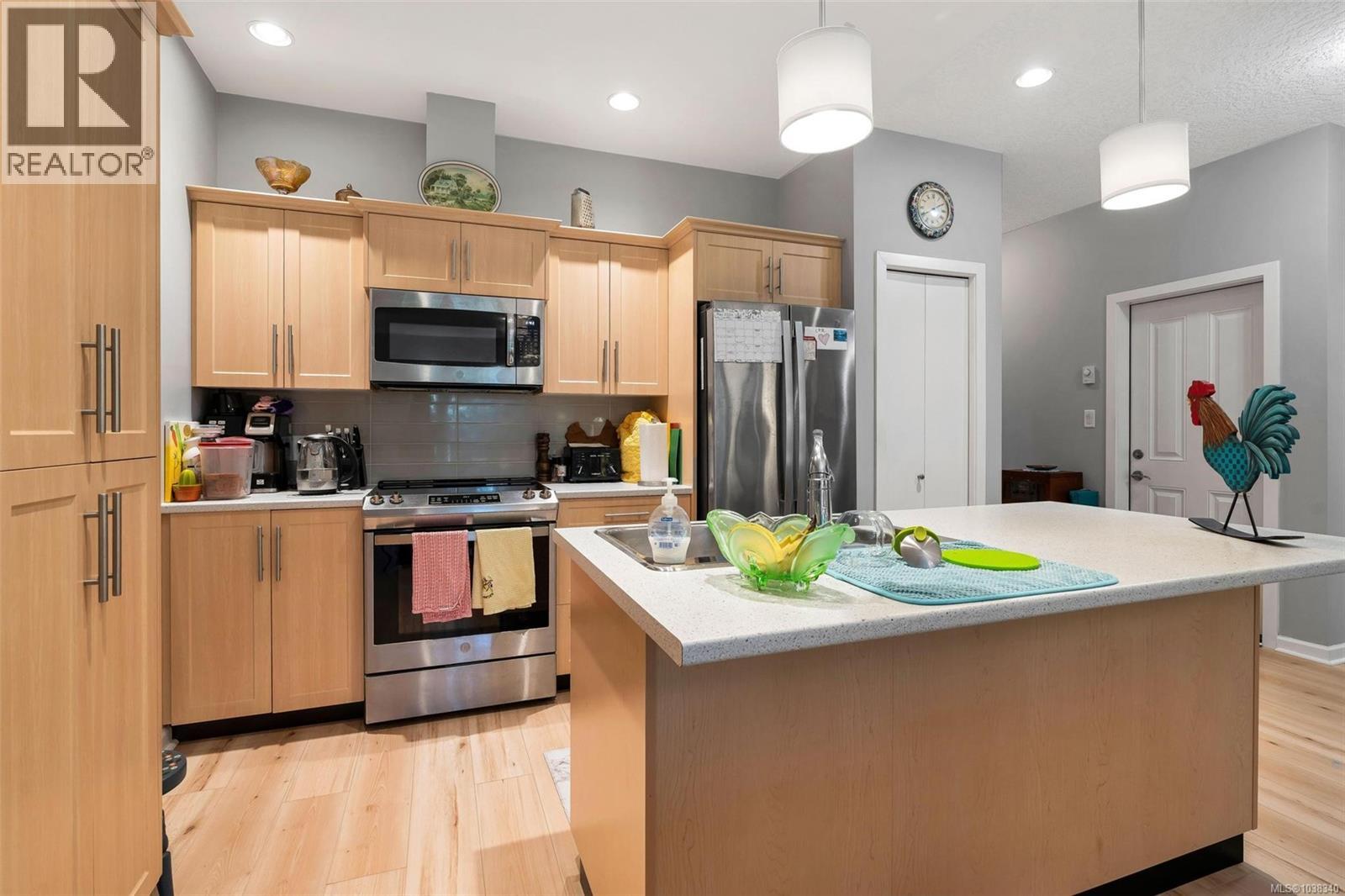 2410 Fern Way - 9