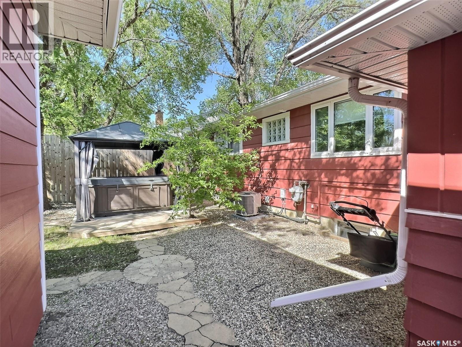 211 Duncan ROAD — photo 35
