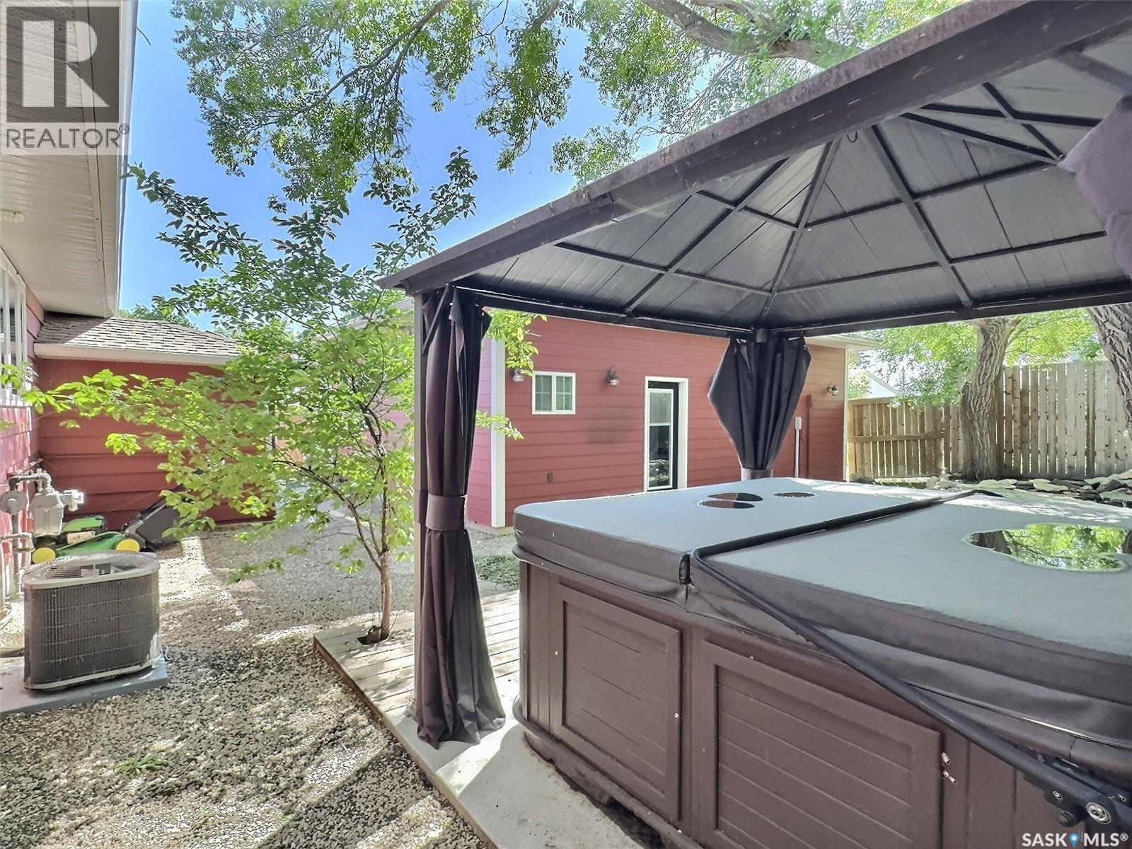 211 Duncan ROAD — photo 37