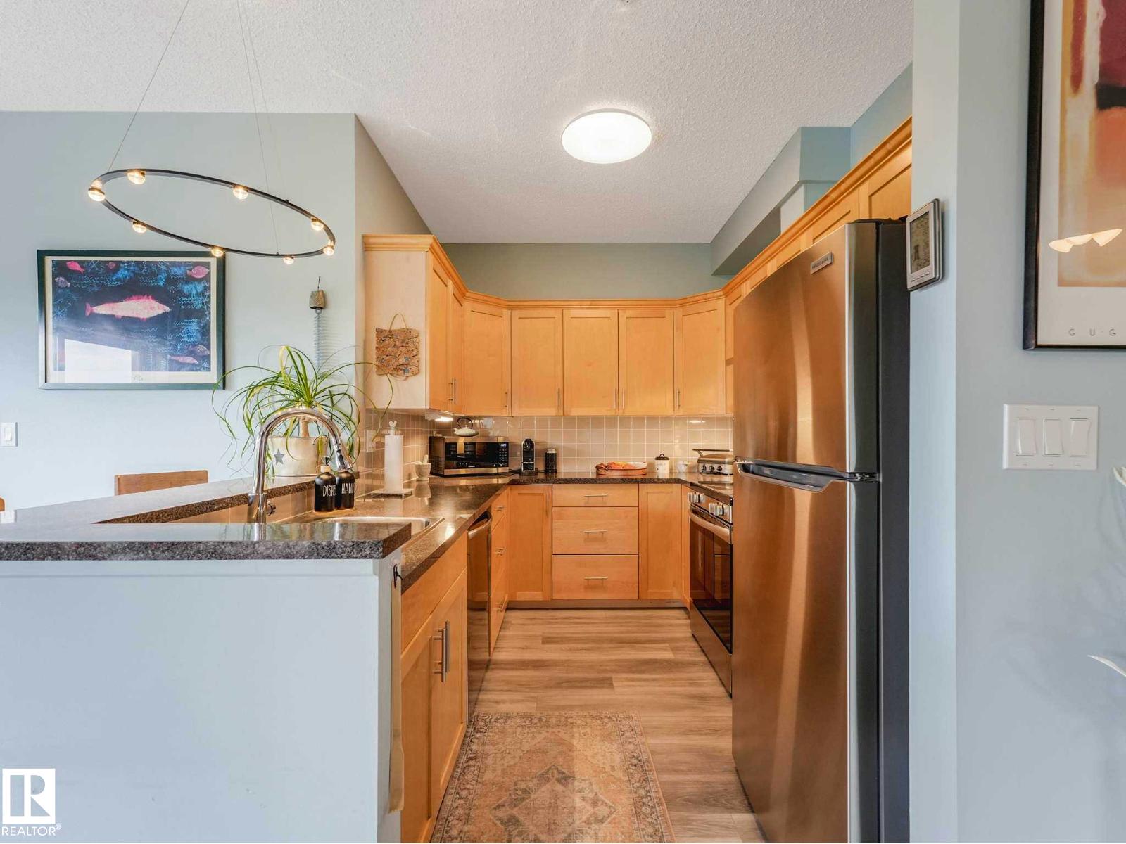 #401 11107 108 AV NW — photo 30