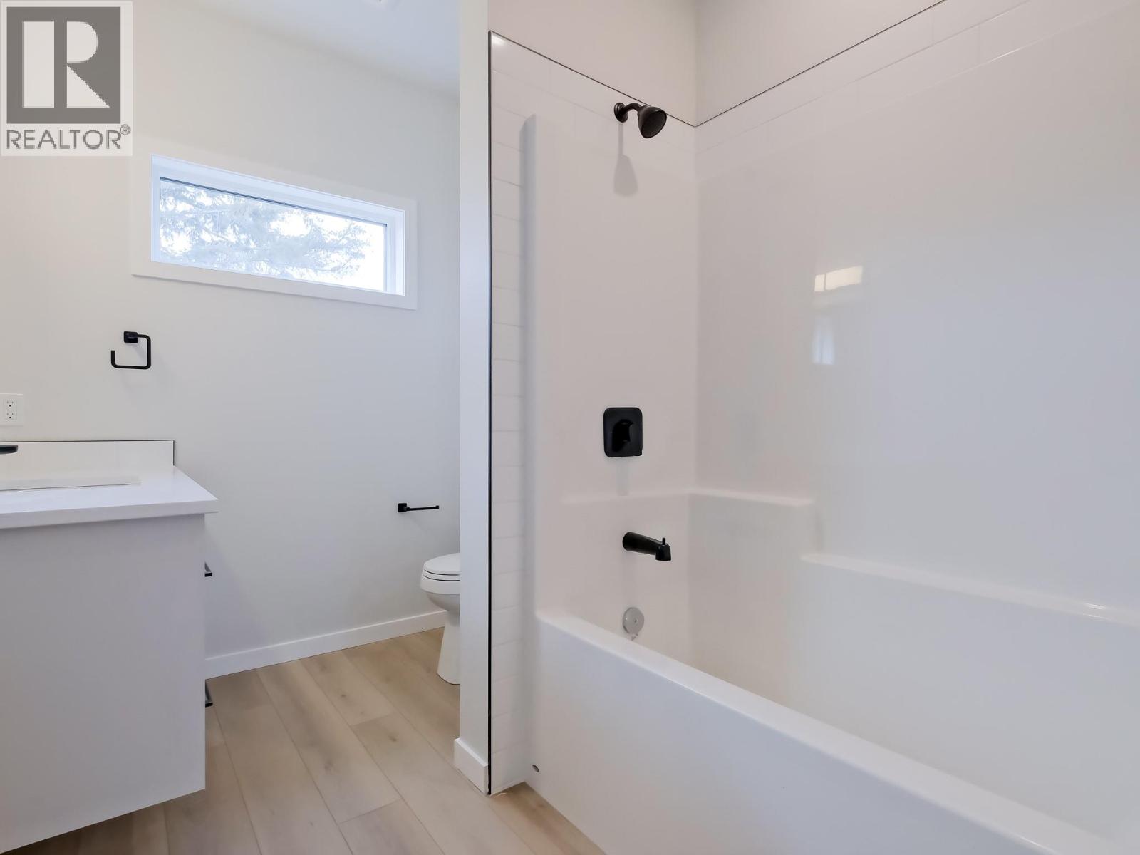 #103 275 Kinney Avenue - 25