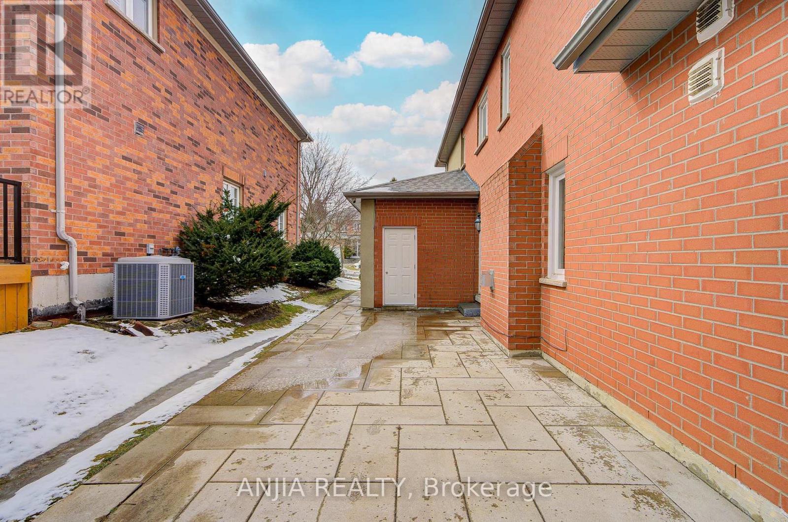 91 REANSBURY CRESCENT - 46