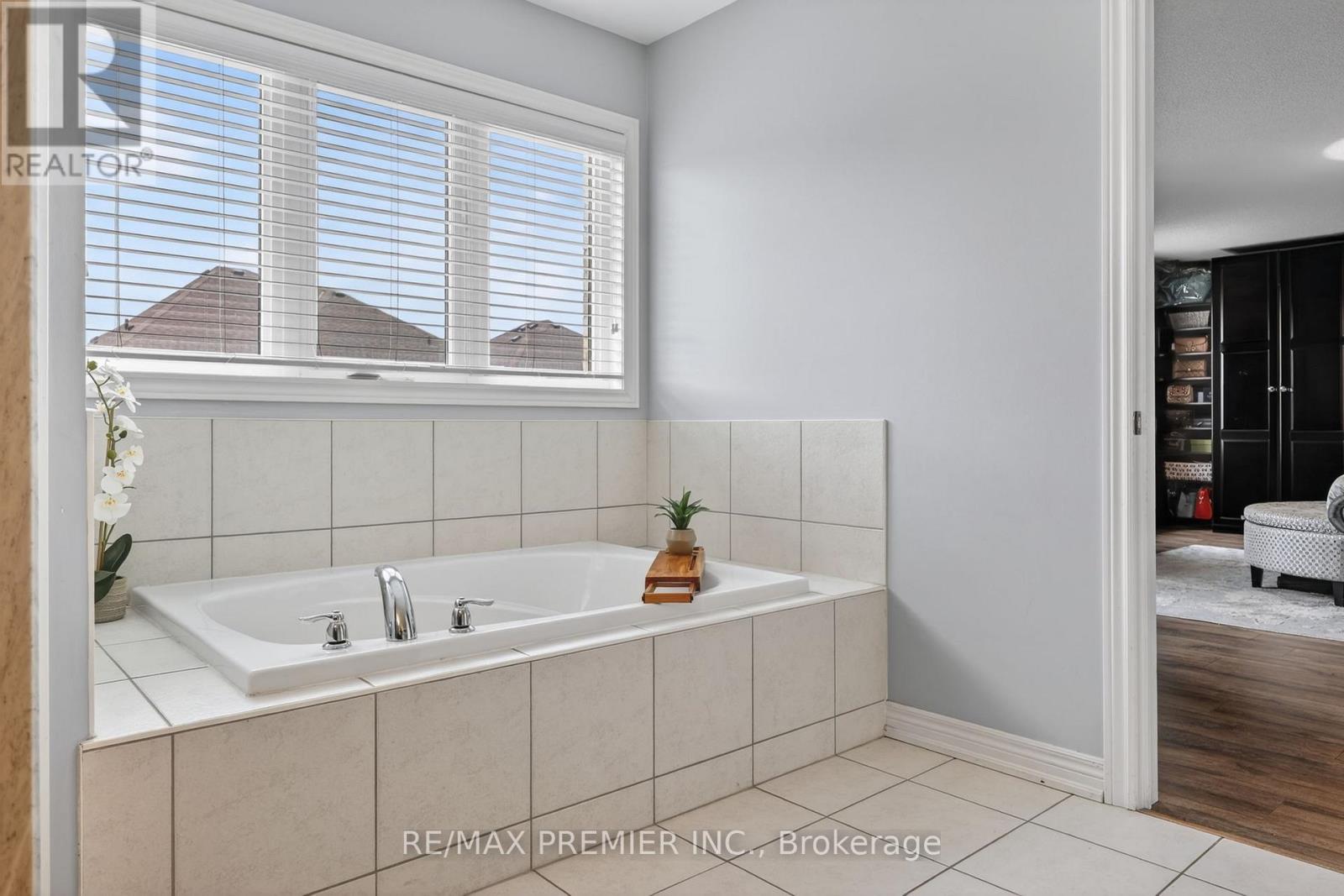 77 WEAVER TERRACE - 22