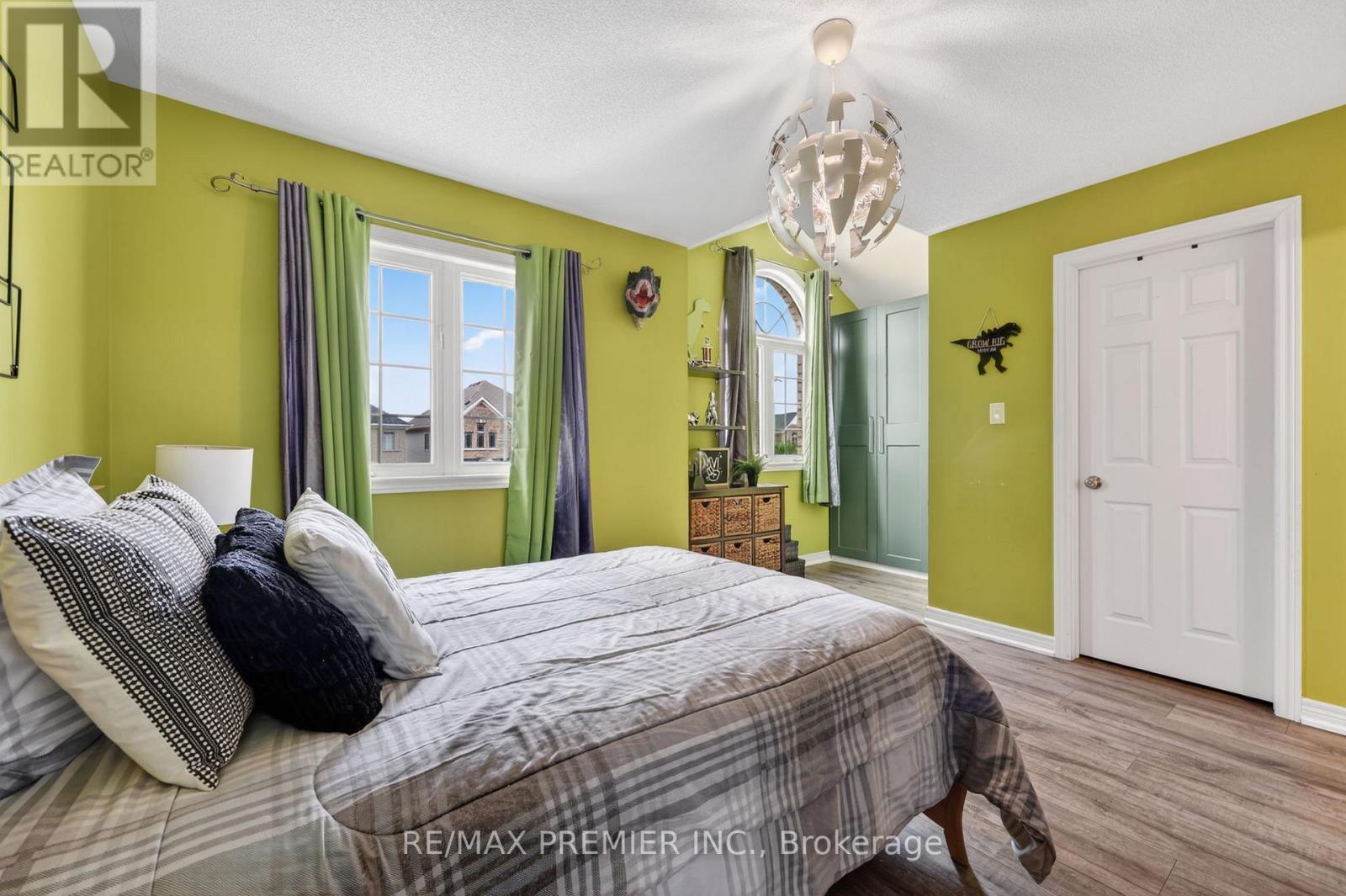 77 WEAVER TERRACE - 25