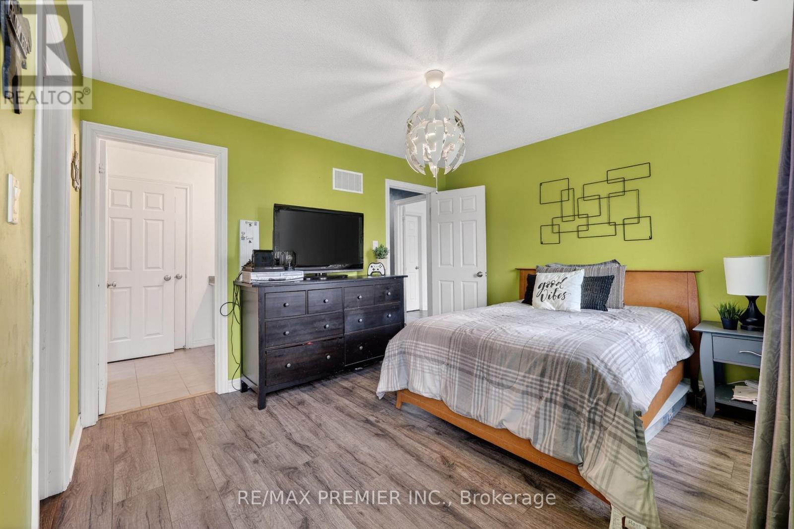 77 WEAVER TERRACE - 26