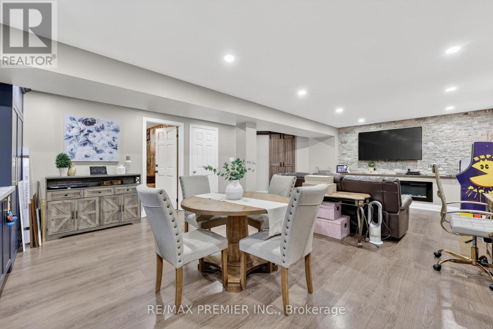 77 WEAVER TERRACE - 33
