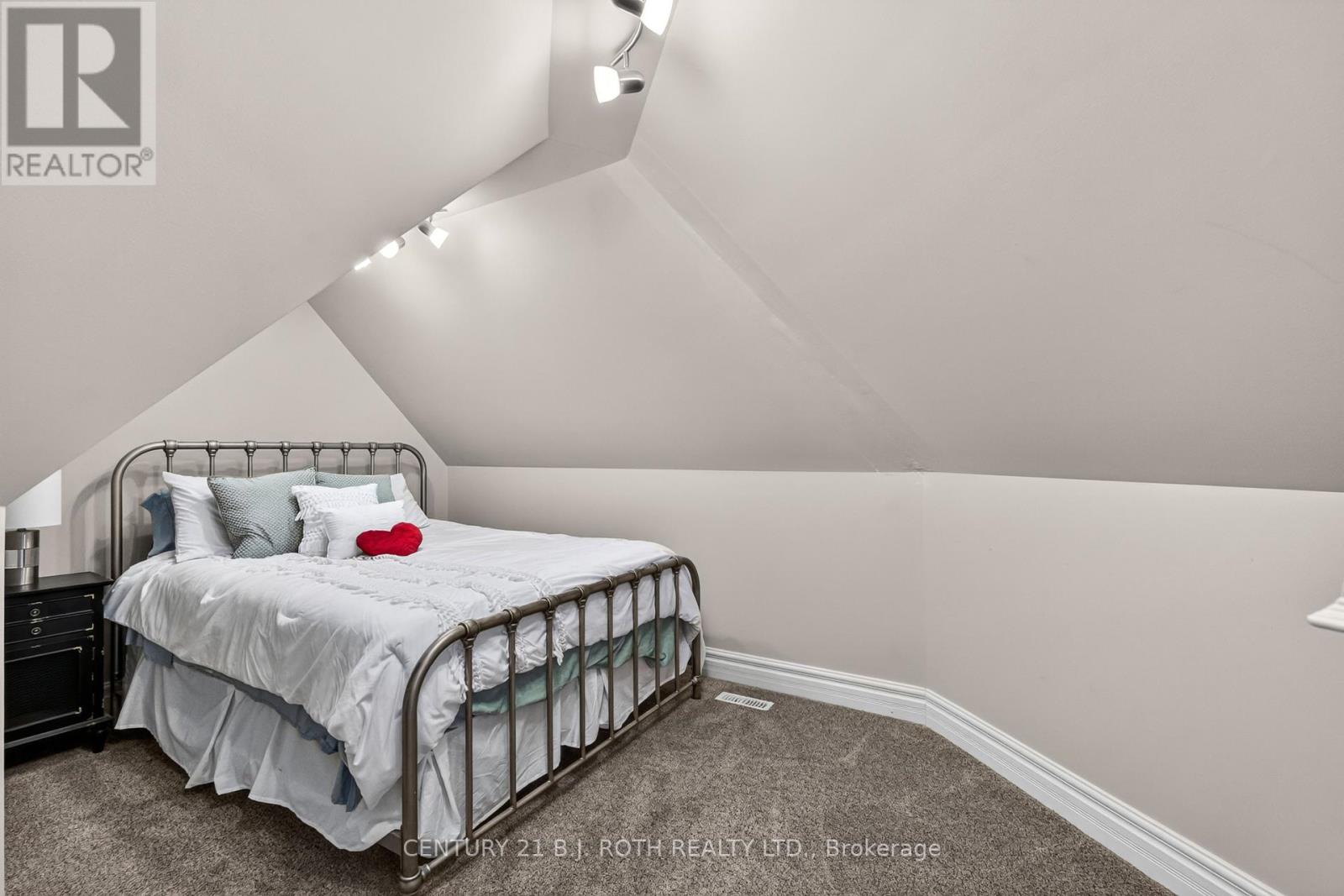 1 PIERCE COURT - 36