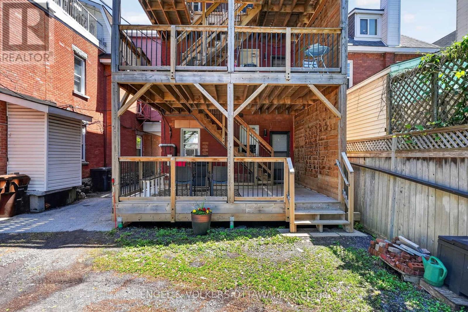 22-24 ST FRANCIS STREET - 27