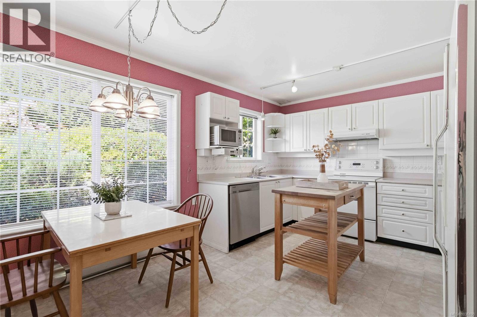 81 14 Erskine Lane, View Royal