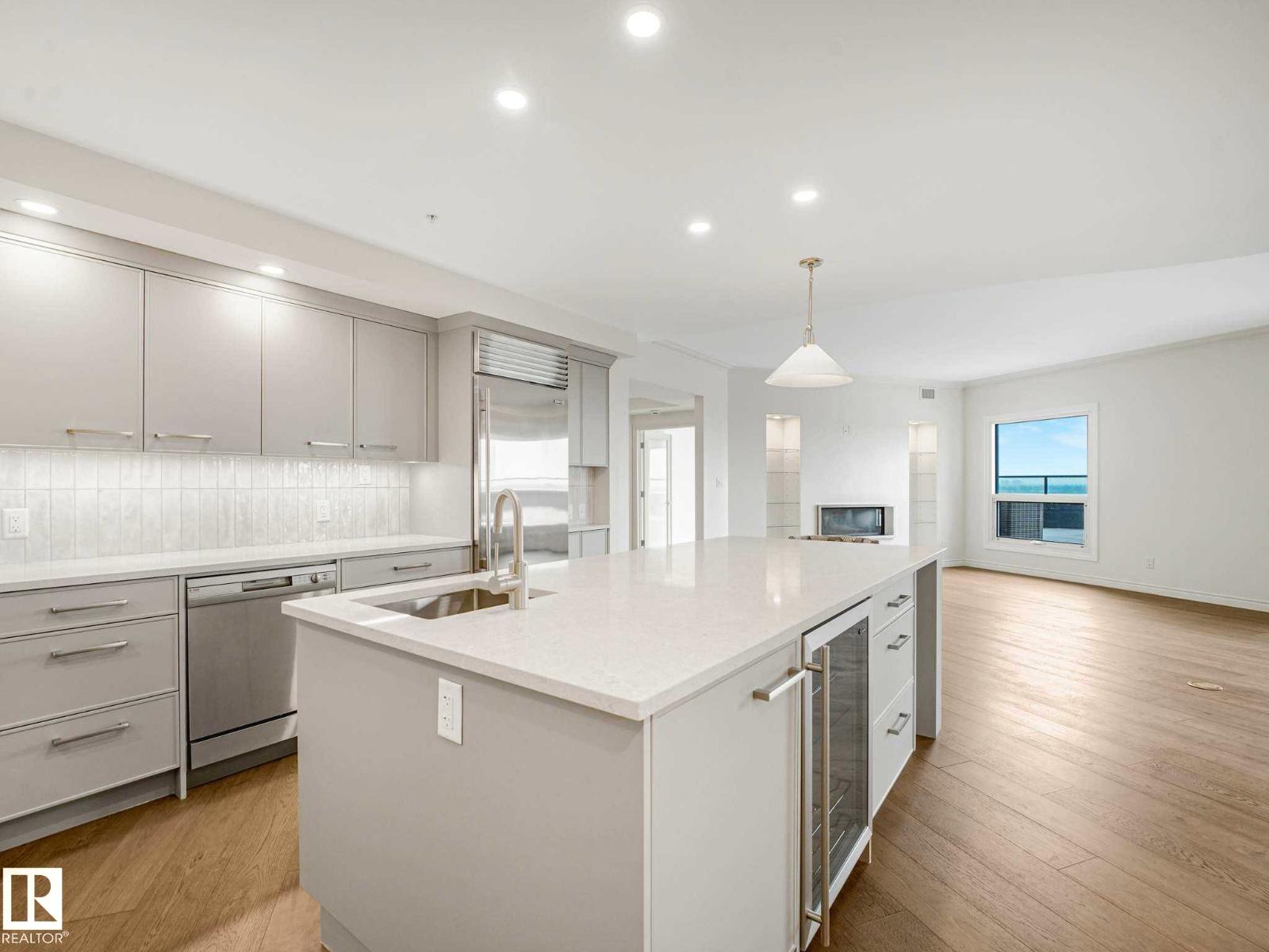 #902 10108 125 ST NW - 21