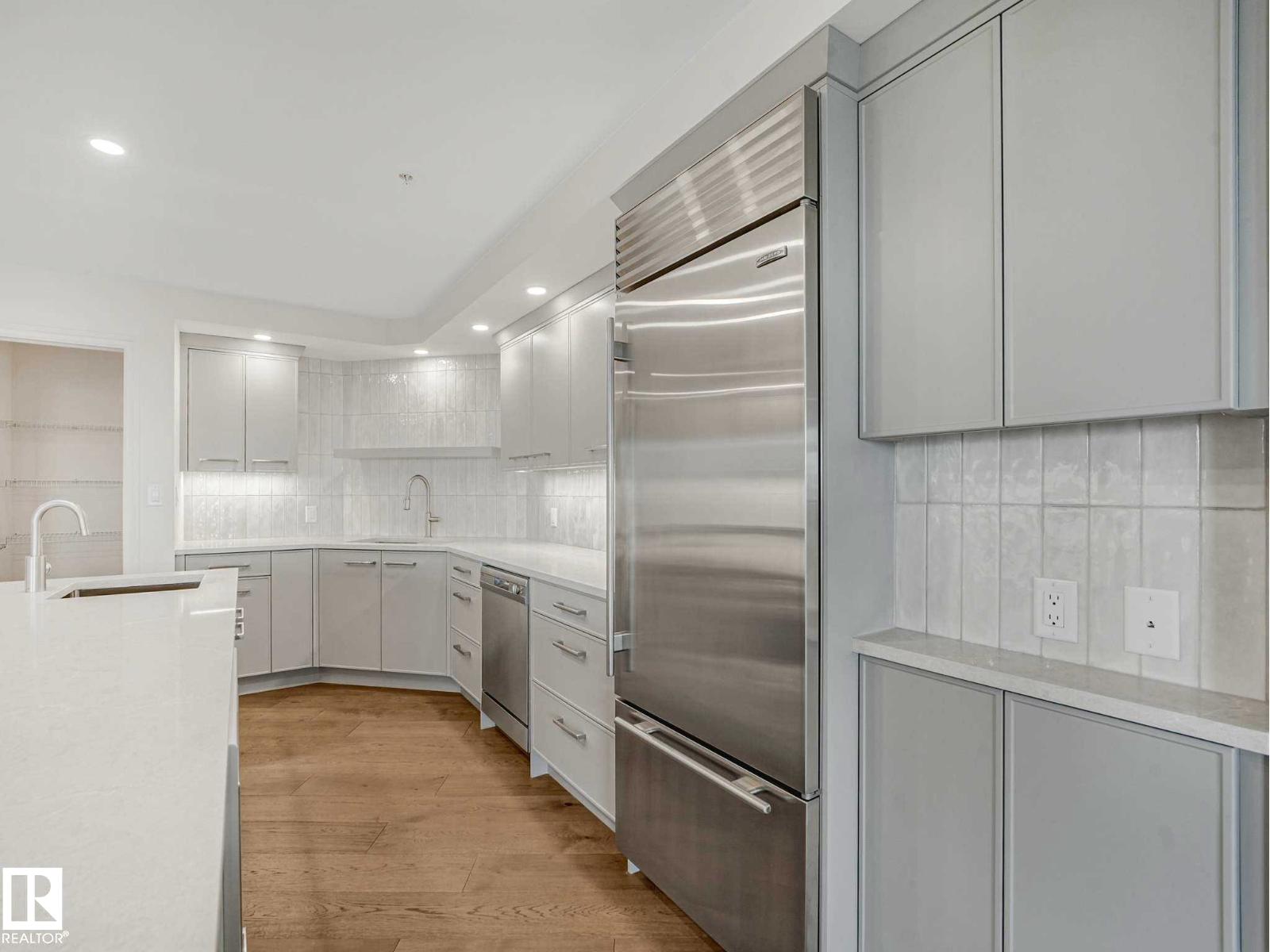 #902 10108 125 ST NW - 23