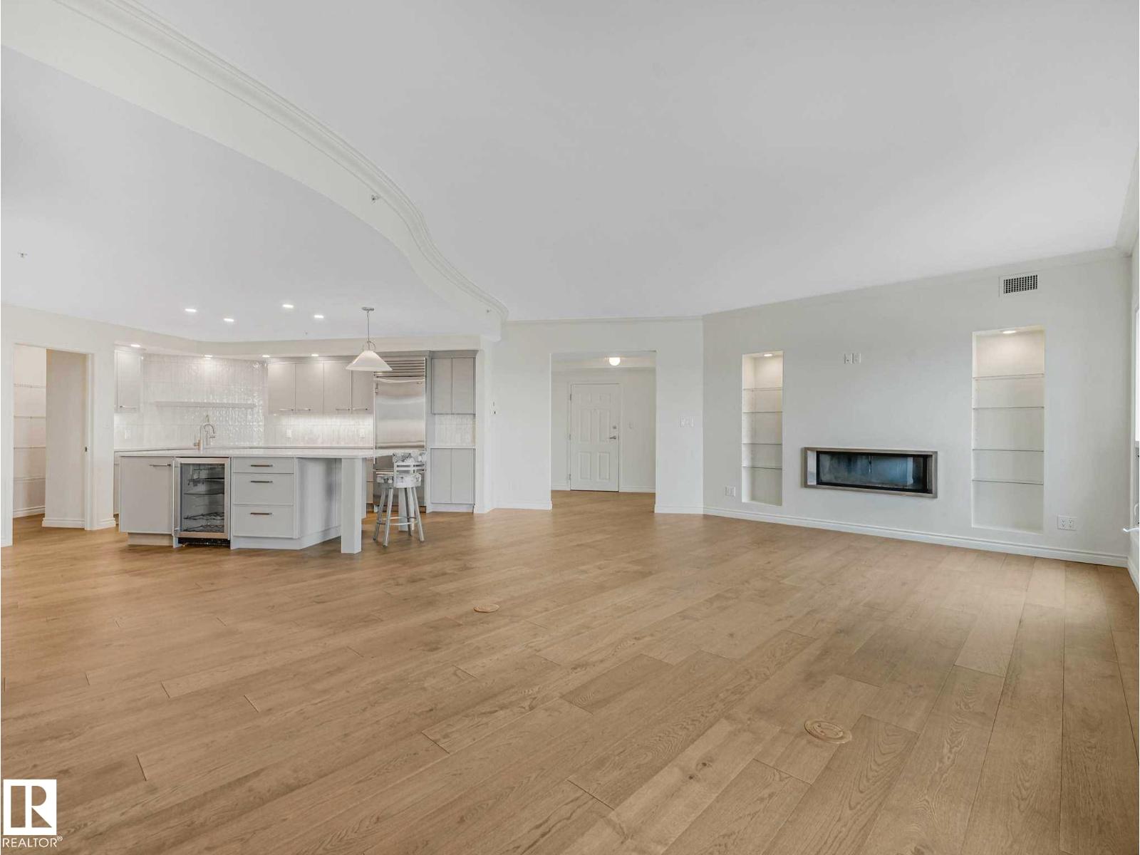 #902 10108 125 ST NW - 17