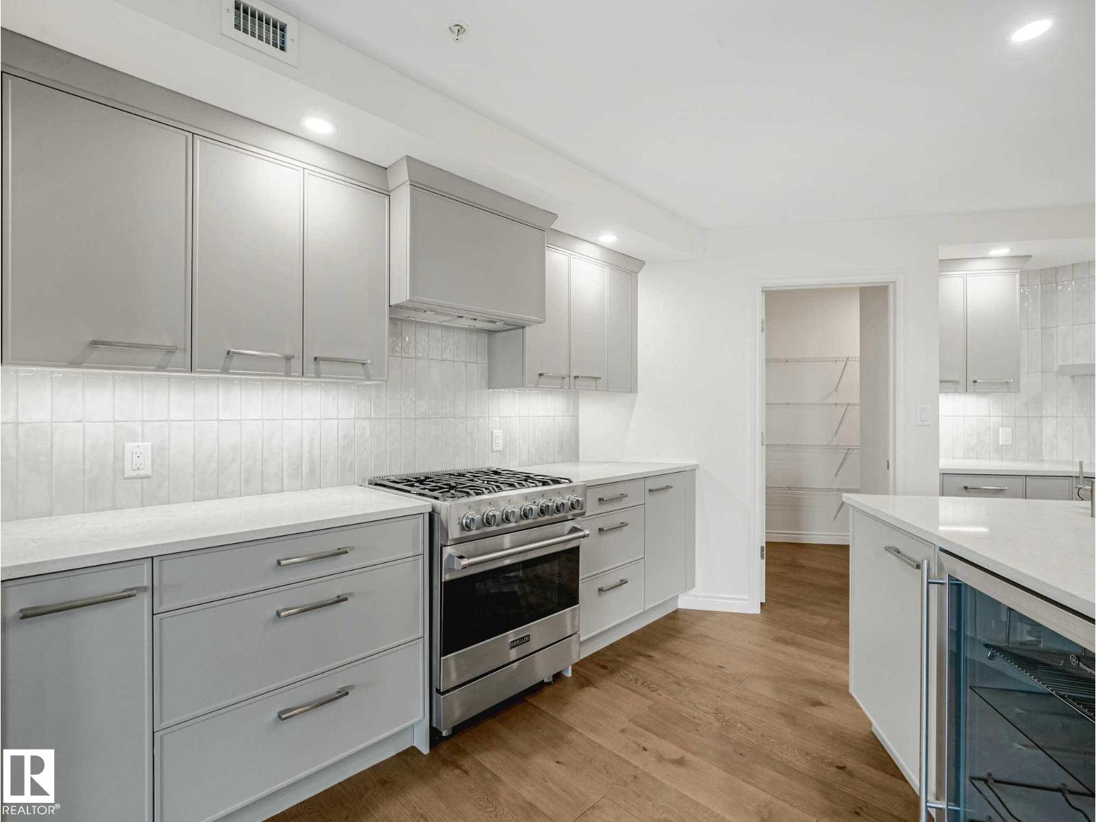 #902 10108 125 ST NW - 26