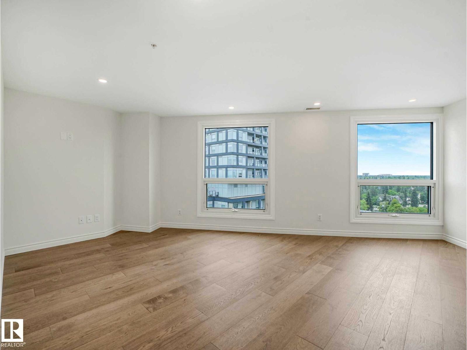#902 10108 125 ST NW - 40