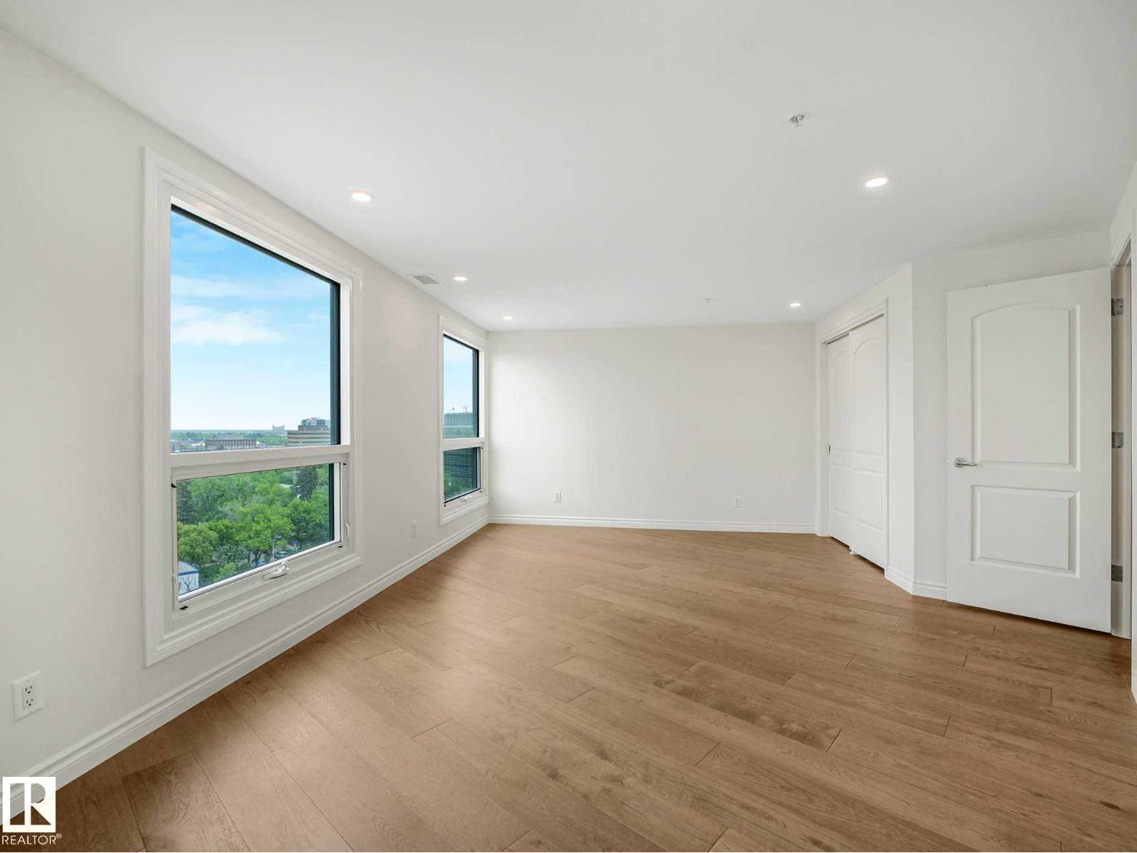 #902 10108 125 ST NW - 41